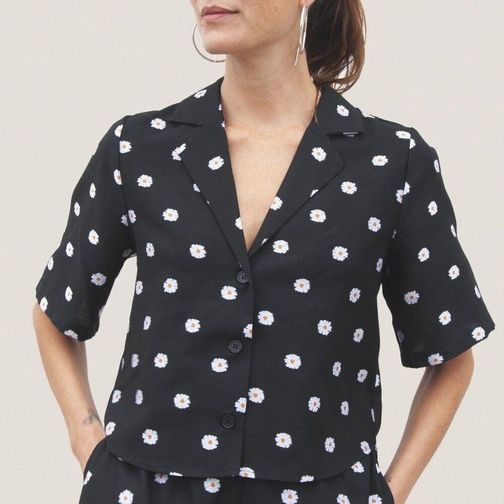 STINE GOYA Athena Cropped Button Down Daisy Print Top S Floral Blouse Short Slv